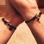 Парные браслеты на руке